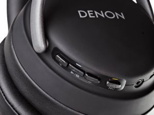 AH-C30_Black_buttons-closeup